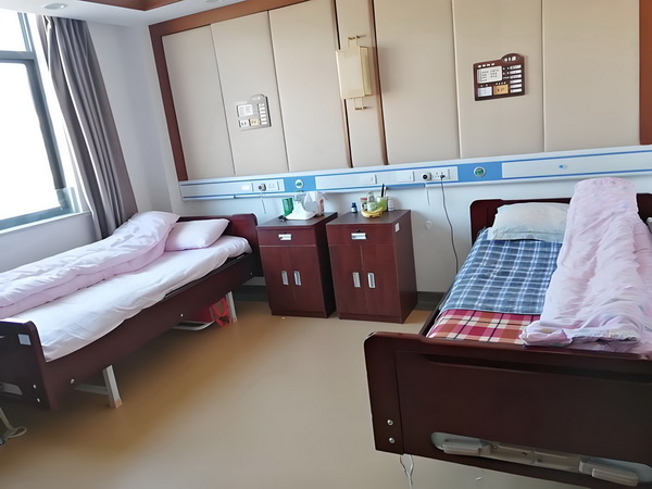 2025入深户的条件_53岁朱茵住山里开破车？ 信二网微维码创业扫描