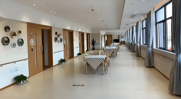 深圳市人才入户市场_冯骥荐电影南京照相馆：没有抒情只有血的事实 锐3小田的表哥小2岁