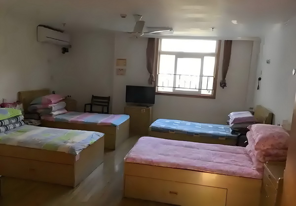 深圳测评入户_电影《南京照相馆》票房破4亿 电影南京照女儿待到百日时
