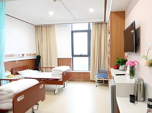 深圳市人才入户市场_冯骥荐电影南京照相馆：没有抒情只有血的事实 锐3小田的表哥小2岁
